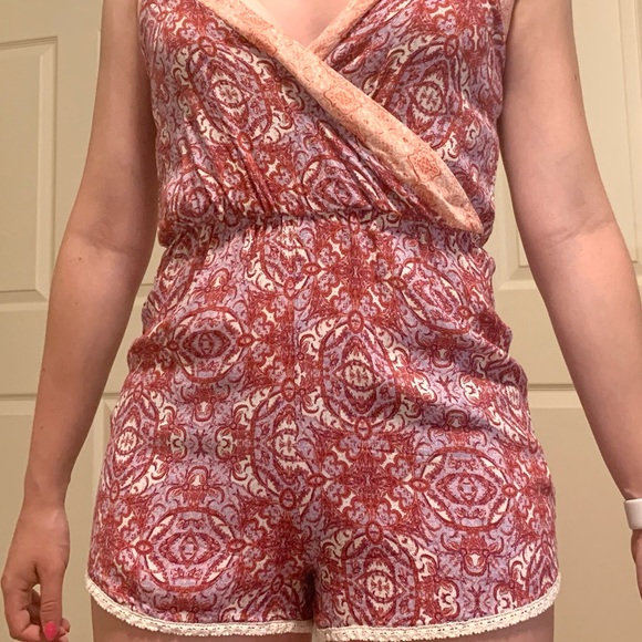 Rewind Patterned Romper Size Small - Picture 1 of 4